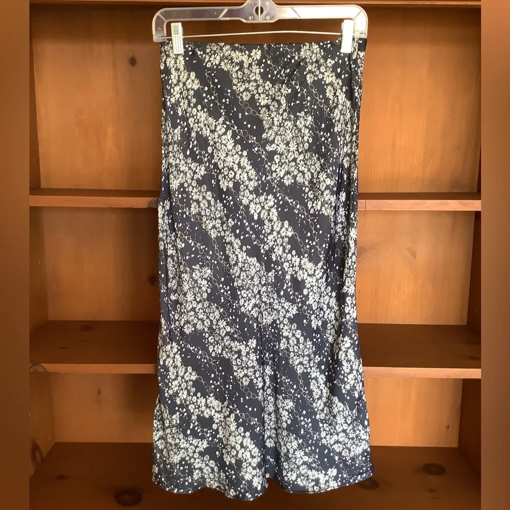 NWT Victoria’s Secret Floral Bias Cut Midi Skirt Cottagecore Slip Skirt Size S - Picture 4 of 10